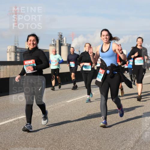 03.10.2025 - Köhlbrandbrückenlauf Lena Gebhardt http://msf.ph/oto/9081563 03.10.2025 10:04:18 Position 2  meine-sportfotos.de