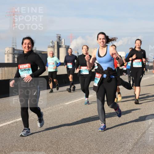 03.10.2025 - Köhlbrandbrückenlauf Lena Gebhardt http://msf.ph/oto/9081574 03.10.2025 10:04:18 Position 2 1940 meine-sportfotos.de