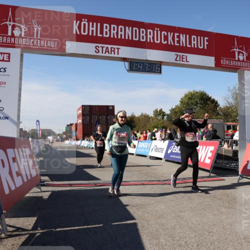 03.10.2025 - Köhlbrandbrückenlauf Lena Gebhardt http://msf.ph/oto/9081575 03.10.2025 13:47:17 Ziel 5136, 5293, 5635, 5636, 6073 meine-sportfotos.de