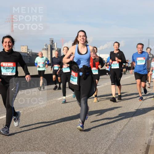 03.10.2025 - Köhlbrandbrückenlauf Lena Gebhardt http://msf.ph/oto/9081584 03.10.2025 10:04:18 Position 2 1940, 530 meine-sportfotos.de