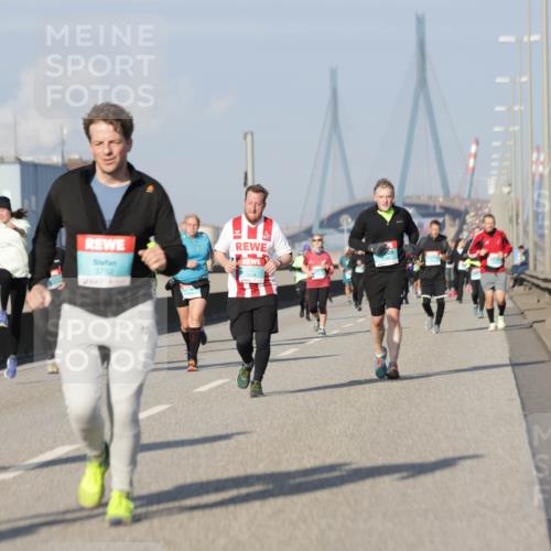 03.10.2025 - Köhlbrandbrückenlauf Jannik Wohlers http://msf.ph/oto/9081591 03.10.2025 10:02:29 Position 3 2785, 3732, 3828 meine-sportfotos.de