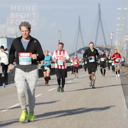 03.10.2025 - Köhlbrandbrückenlauf Jannik Wohlers http://msf.ph/oto/9081595 03.10.2025 10:02:29 Position 3 2785, 3732 meine-sportfotos.de