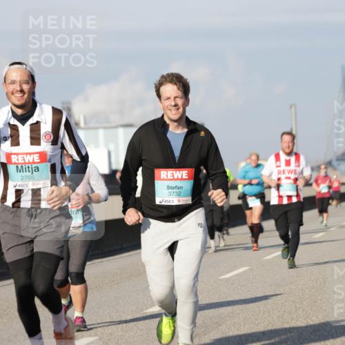 03.10.2025 - Köhlbrandbrückenlauf Jannik Wohlers http://msf.ph/oto/9081605 03.10.2025 10:02:30 Position 3 2765, 3732, 2 meine-sportfotos.de
