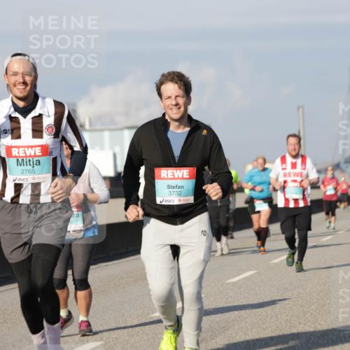 03.10.2025 - Köhlbrandbrückenlauf Jannik Wohlers http://msf.ph/oto/9081610 03.10.2025 10:02:30 Position 3 2765, 3732 meine-sportfotos.de