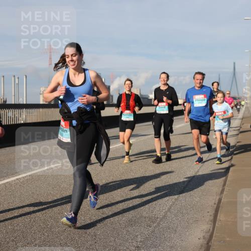 03.10.2025 - Köhlbrandbrückenlauf Lena Gebhardt http://msf.ph/oto/9081622 03.10.2025 10:04:19 Position 2 1940 meine-sportfotos.de