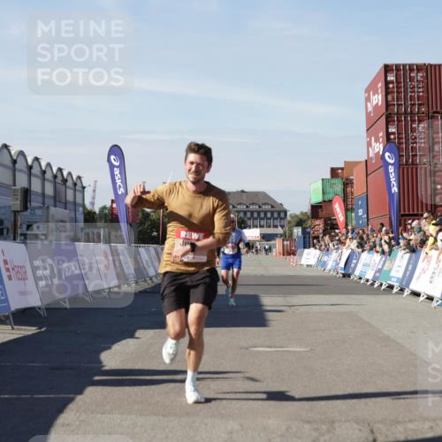 03.10.2025 - Köhlbrandbrückenlauf Jannik Wohlers http://msf.ph/oto/9081623 03.10.2025 12:50:53 Ziel 4072, 6216, 6552 meine-sportfotos.de