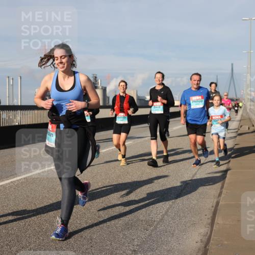 03.10.2025 - Köhlbrandbrückenlauf Lena Gebhardt http://msf.ph/oto/9081627 03.10.2025 10:04:19 Position 2 1940 meine-sportfotos.de