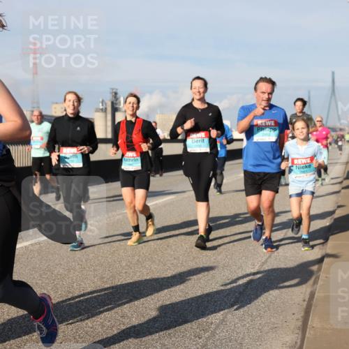 03.10.2025 - Köhlbrandbrückenlauf Lena Gebhardt http://msf.ph/oto/9081638 03.10.2025 10:04:19 Position 2 2862 meine-sportfotos.de