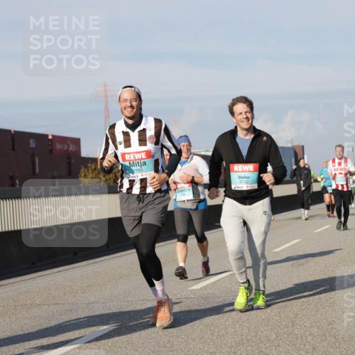 03.10.2025 - Köhlbrandbrückenlauf Jannik Wohlers http://msf.ph/oto/9081643 03.10.2025 10:02:31 Position 3 2765, 3732 meine-sportfotos.de
