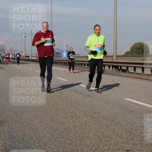03.10.2025 - Köhlbrandbrückenlauf Fabian Wolf http://msf.ph/oto/9081650 03.10.2025 10:18:09 Position 3 4, 3349, 2480 meine-sportfotos.de
