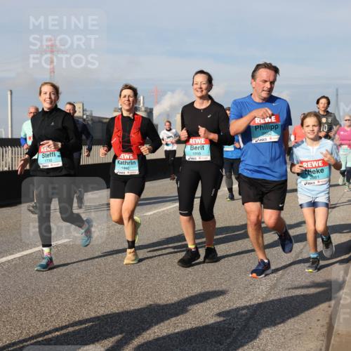 03.10.2025 - Köhlbrandbrückenlauf Lena Gebhardt http://msf.ph/oto/9081651 03.10.2025 10:04:20 Position 2 1732, 1440, 1895, 2862, 2861 meine-sportfotos.de