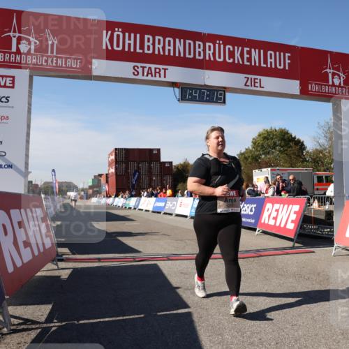 03.10.2025 - Köhlbrandbrückenlauf Lena Gebhardt http://msf.ph/oto/9081652 03.10.2025 13:47:19 Ziel 5136, 5293, 5635, 5636, 6073 meine-sportfotos.de