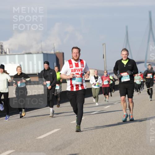 03.10.2025 - Köhlbrandbrückenlauf Jannik Wohlers http://msf.ph/oto/9081666 03.10.2025 10:02:32 Position 3 3828, 2180 meine-sportfotos.de
