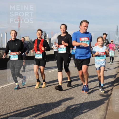 03.10.2025 - Köhlbrandbrückenlauf Lena Gebhardt http://msf.ph/oto/9081670 03.10.2025 10:04:20 Position 2 1732, 1440, 10, 1895, 2861 meine-sportfotos.de