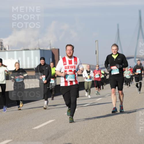 03.10.2025 - Köhlbrandbrückenlauf Jannik Wohlers http://msf.ph/oto/9081673 03.10.2025 10:02:32 Position 3 3828, 2180 meine-sportfotos.de