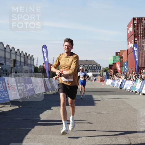 03.10.2025 - Köhlbrandbrückenlauf Jannik Wohlers http://msf.ph/oto/9081674 03.10.2025 12:50:53 Ziel 4072, 6216, 6552 meine-sportfotos.de