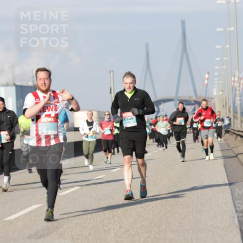 03.10.2025 - Köhlbrandbrückenlauf Jannik Wohlers http://msf.ph/oto/9081676 03.10.2025 10:02:33 Position 3 3828, 2180 meine-sportfotos.de