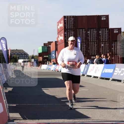 03.10.2025 - Köhlbrandbrückenlauf Lena Gebhardt http://msf.ph/oto/9081681 03.10.2025 13:47:29 Ziel 5534 meine-sportfotos.de