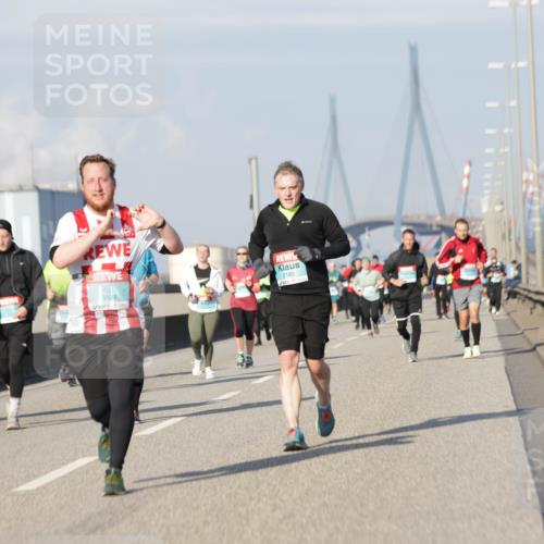 03.10.2025 - Köhlbrandbrückenlauf Jannik Wohlers http://msf.ph/oto/9081682 03.10.2025 10:02:33 Position 3 3828, 2180 meine-sportfotos.de