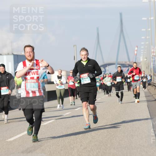 03.10.2025 - Köhlbrandbrückenlauf Jannik Wohlers http://msf.ph/oto/9081686 03.10.2025 10:02:33 Position 3 3828, 2180 meine-sportfotos.de