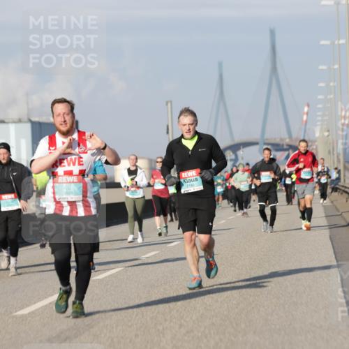 03.10.2025 - Köhlbrandbrückenlauf Jannik Wohlers http://msf.ph/oto/9081692 03.10.2025 10:02:33 Position 3 3828, 2180 meine-sportfotos.de