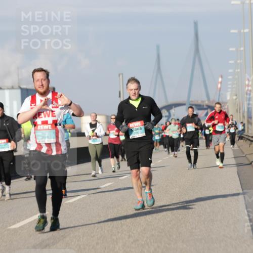 03.10.2025 - Köhlbrandbrückenlauf Jannik Wohlers http://msf.ph/oto/9081695 03.10.2025 10:02:33 Position 3 3828, 2180 meine-sportfotos.de