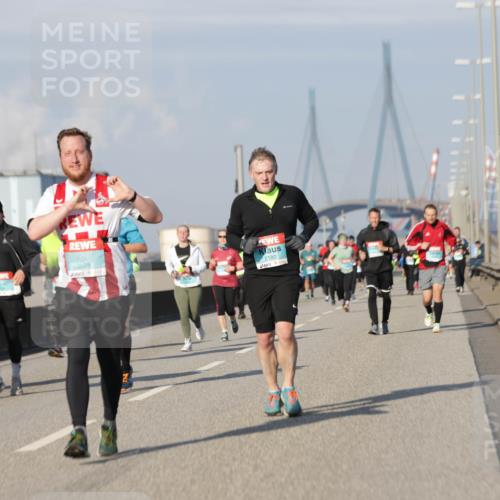 03.10.2025 - Köhlbrandbrückenlauf Jannik Wohlers http://msf.ph/oto/9081702 03.10.2025 10:02:33 Position 3 3828, 2180 meine-sportfotos.de