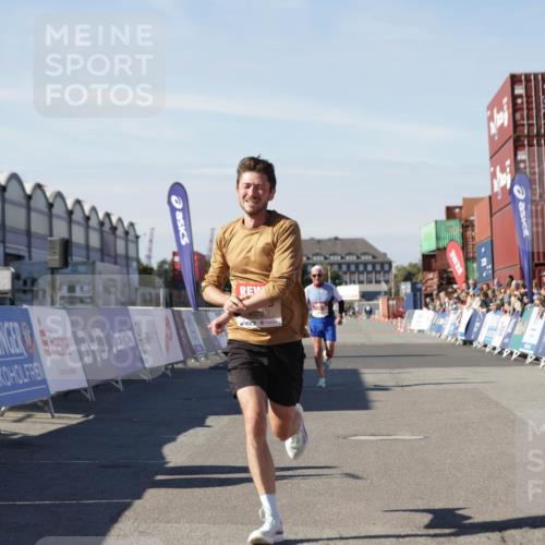 03.10.2025 - Köhlbrandbrückenlauf Jannik Wohlers http://msf.ph/oto/9081705 03.10.2025 12:50:53 Ziel 4072, 6216, 6552 meine-sportfotos.de