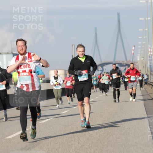 03.10.2025 - Köhlbrandbrückenlauf Jannik Wohlers http://msf.ph/oto/9081707 03.10.2025 10:02:33 Position 3 3828, 2180 meine-sportfotos.de