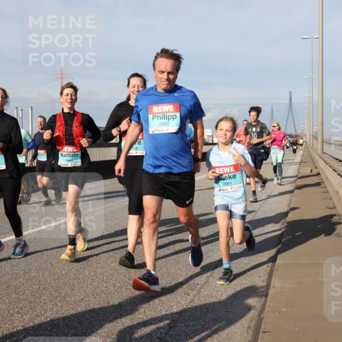03.10.2025 - Köhlbrandbrückenlauf Lena Gebhardt http://msf.ph/oto/9081708 03.10.2025 10:04:20 Position 2 1732, 1440, 895, 2862, 2861 meine-sportfotos.de
