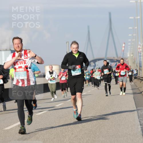 03.10.2025 - Köhlbrandbrückenlauf Jannik Wohlers http://msf.ph/oto/9081713 03.10.2025 10:02:33 Position 3 3828, 2180 meine-sportfotos.de