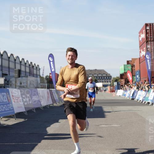 03.10.2025 - Köhlbrandbrückenlauf Jannik Wohlers http://msf.ph/oto/9081717 03.10.2025 12:50:53 Ziel 4072, 6216, 6552 meine-sportfotos.de