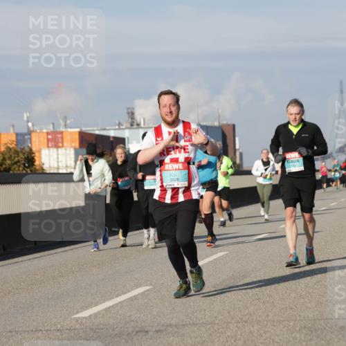 03.10.2025 - Köhlbrandbrückenlauf Jannik Wohlers http://msf.ph/oto/9081719 03.10.2025 10:02:34 Position 3 3828, 2180 meine-sportfotos.de