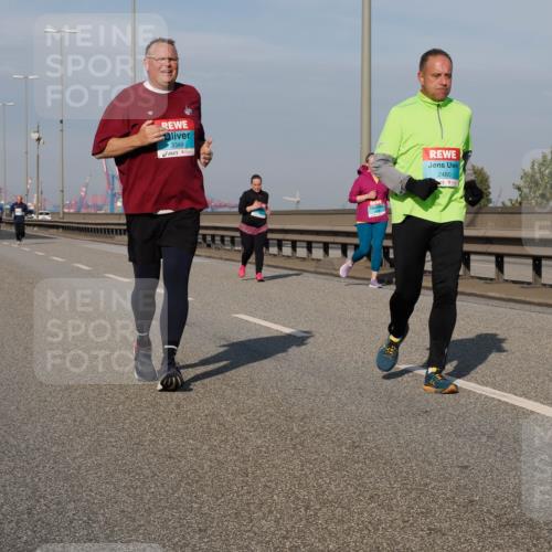 03.10.2025 - Köhlbrandbrückenlauf Fabian Wolf http://msf.ph/oto/9081730 03.10.2025 10:18:11 Position 3 3349, 2480 meine-sportfotos.de
