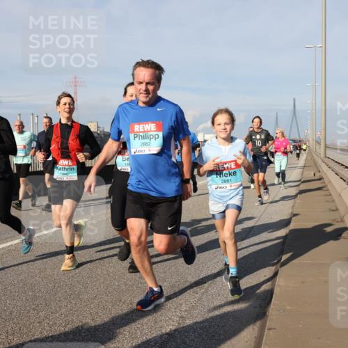 03.10.2025 - Köhlbrandbrückenlauf Lena Gebhardt http://msf.ph/oto/9081732 03.10.2025 10:04:20 Position 2 2862, 189, 1732, 1440, 2861, 10 meine-sportfotos.de
