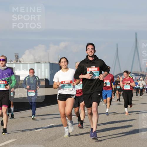 03.10.2025 - Köhlbrandbrückenlauf Jannik Wohlers http://msf.ph/oto/9081737 03.10.2025 09:54:45 Position 3 401, 2134 meine-sportfotos.de