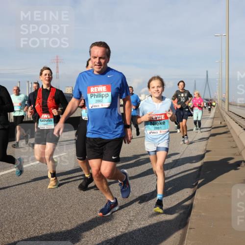 03.10.2025 - Köhlbrandbrückenlauf Lena Gebhardt http://msf.ph/oto/9081740 03.10.2025 10:04:20 Position 2 1732, 1440, 2862, 2861, 10 meine-sportfotos.de