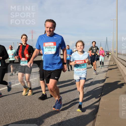 03.10.2025 - Köhlbrandbrückenlauf Lena Gebhardt http://msf.ph/oto/9081747 03.10.2025 10:04:20 Position 2 11, 1732, 1440, 2862, 2861, 10 meine-sportfotos.de