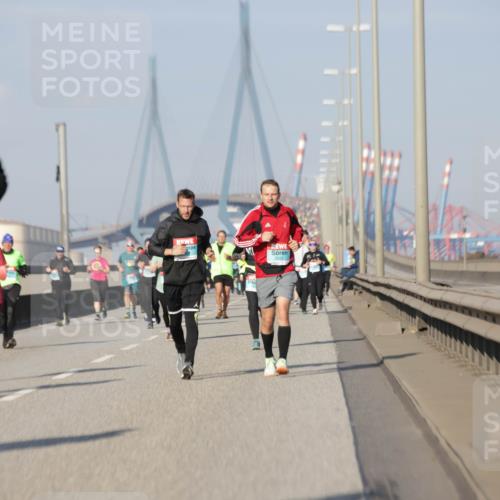03.10.2025 - Köhlbrandbrückenlauf Jannik Wohlers http://msf.ph/oto/9081752 03.10.2025 10:02:36 Position 3 2180, 2856 meine-sportfotos.de