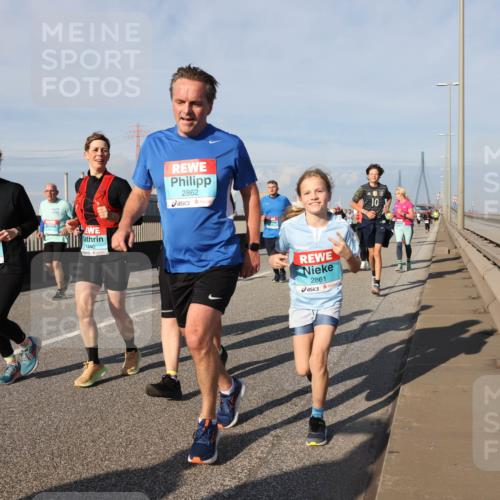 03.10.2025 - Köhlbrandbrückenlauf Lena Gebhardt http://msf.ph/oto/9081760 03.10.2025 10:04:20 Position 2 1732, 1440, 2862, 2861, 10 meine-sportfotos.de