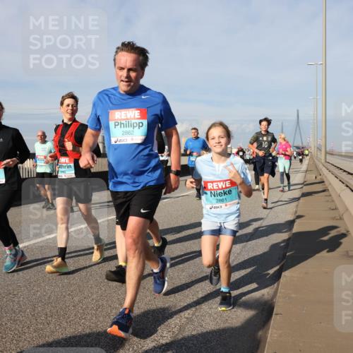 03.10.2025 - Köhlbrandbrückenlauf Lena Gebhardt http://msf.ph/oto/9081772 03.10.2025 10:04:21 Position 2 1440, 2862, 2861, 10 meine-sportfotos.de