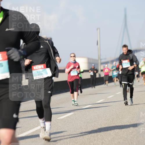 03.10.2025 - Köhlbrandbrückenlauf Jannik Wohlers http://msf.ph/oto/9081776 03.10.2025 10:02:37 Position 3 2180, 3758 meine-sportfotos.de