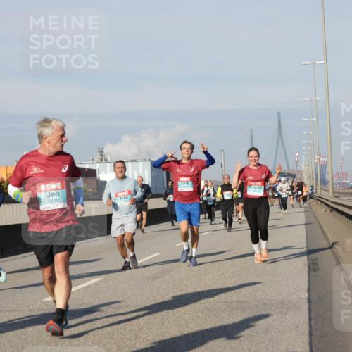 03.10.2025 - Köhlbrandbrückenlauf Jannik Wohlers http://msf.ph/oto/9081779 03.10.2025 09:54:49 Position 3 401, 2134 meine-sportfotos.de