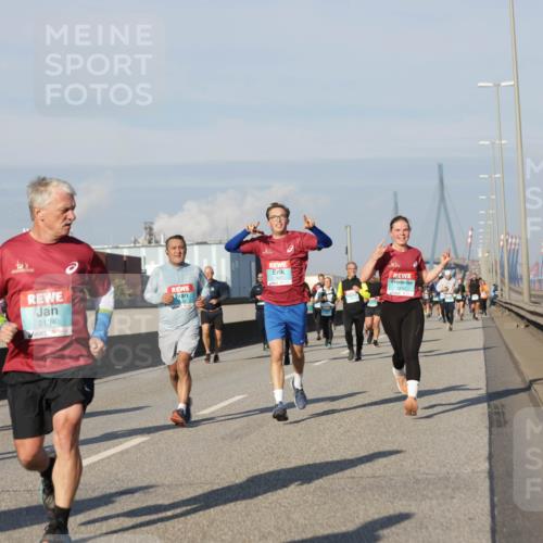 03.10.2025 - Köhlbrandbrückenlauf Jannik Wohlers http://msf.ph/oto/9081793 03.10.2025 09:54:49 Position 3 2134, 1901, 1818 meine-sportfotos.de