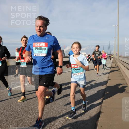 03.10.2025 - Köhlbrandbrückenlauf Lena Gebhardt http://msf.ph/oto/9081794 03.10.2025 10:04:21 Position 2 1732, 1440, 2862, 2861, 10 meine-sportfotos.de