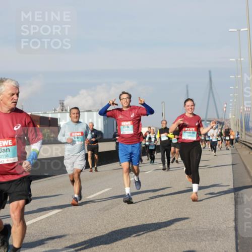 03.10.2025 - Köhlbrandbrückenlauf Jannik Wohlers http://msf.ph/oto/9081795 03.10.2025 09:54:49 Position 3 2134, 1901, 1818 meine-sportfotos.de