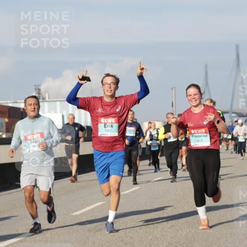 03.10.2025 - Köhlbrandbrückenlauf Jannik Wohlers http://msf.ph/oto/9081808 03.10.2025 09:54:49 Position 3 3542, 1901, 1818 meine-sportfotos.de