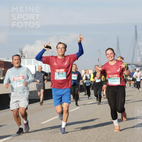 03.10.2025 - Köhlbrandbrückenlauf Jannik Wohlers http://msf.ph/oto/9081812 03.10.2025 09:54:49 Position 3 3542, 1901, 1818 meine-sportfotos.de
