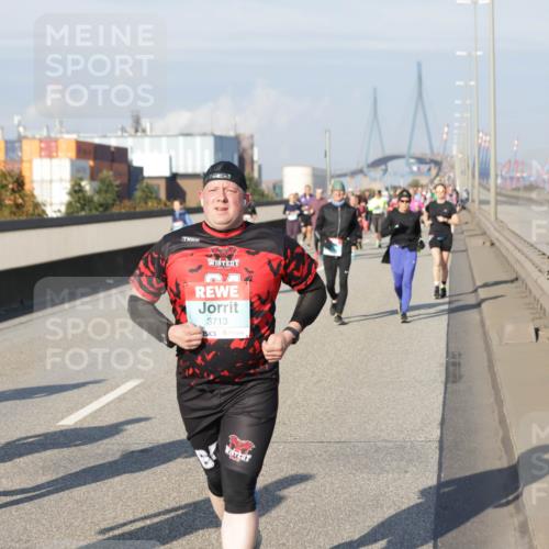 03.10.2025 - Köhlbrandbrückenlauf Jannik Wohlers http://msf.ph/oto/9081814 03.10.2025 10:04:54 Position 3 2235, 3713 meine-sportfotos.de