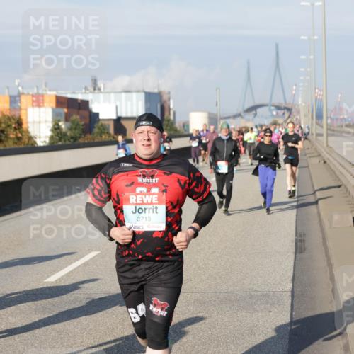 03.10.2025 - Köhlbrandbrückenlauf Jannik Wohlers http://msf.ph/oto/9081817 03.10.2025 10:04:54 Position 3 2235, 3713 meine-sportfotos.de